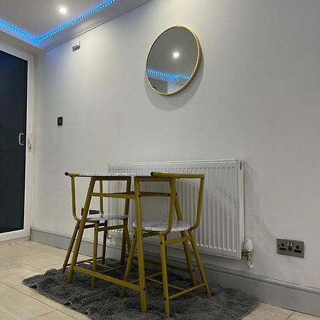 Cosy Serviced 1 Bedroom Apartment In London Kültér fotó