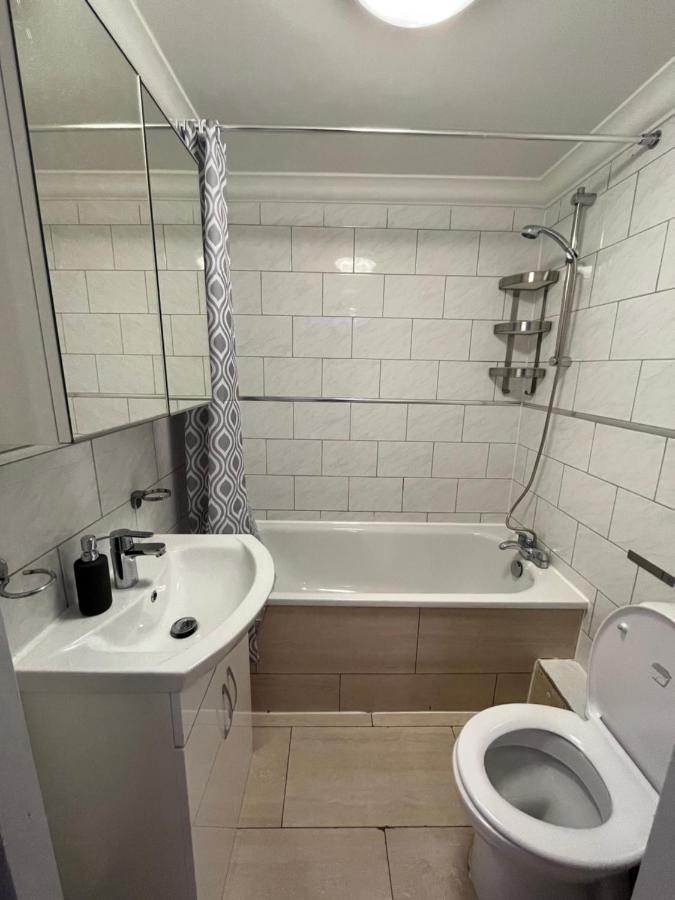 Cosy Serviced 1 Bedroom Apartment In London Kültér fotó