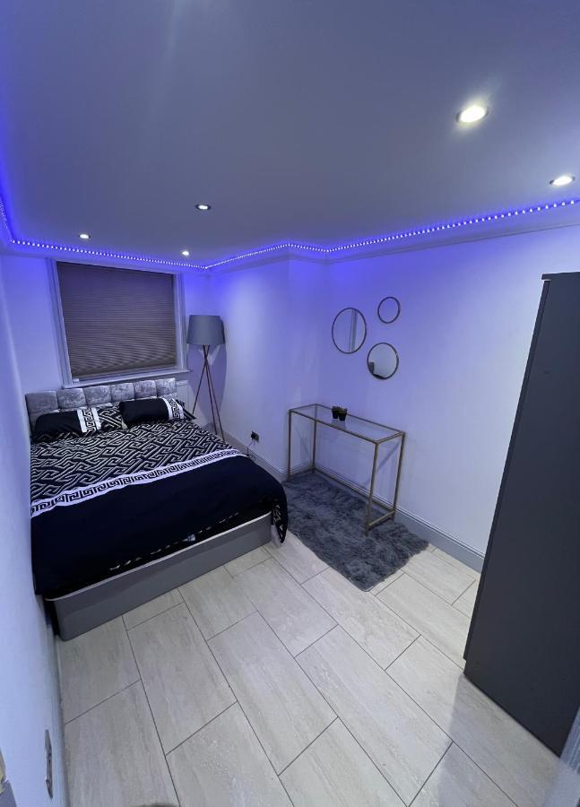 Cosy Serviced 1 Bedroom Apartment In London Kültér fotó
